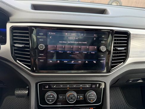 Used 2022 Volkswagen Atlas Cross Sport SE AWD/4WD image 35