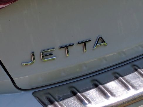 Used 2023 Volkswagen Jetta SE w/ Panoramic Sunroof Package FWD image 5