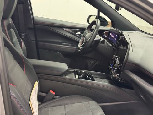 Used 2024 Chevrolet Blazer EV RS image 32