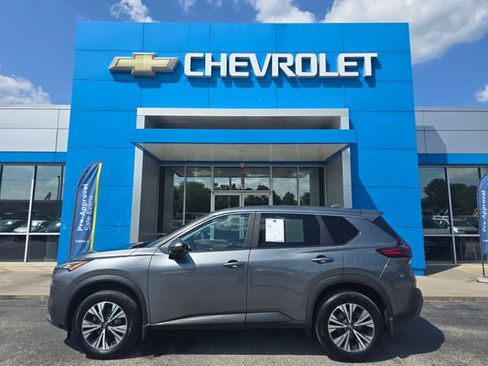 Used 2023 Nissan Rogue SV AWD/4WD image 2