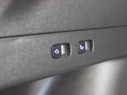 Used 2022 Tesla Model Y Performance image 34