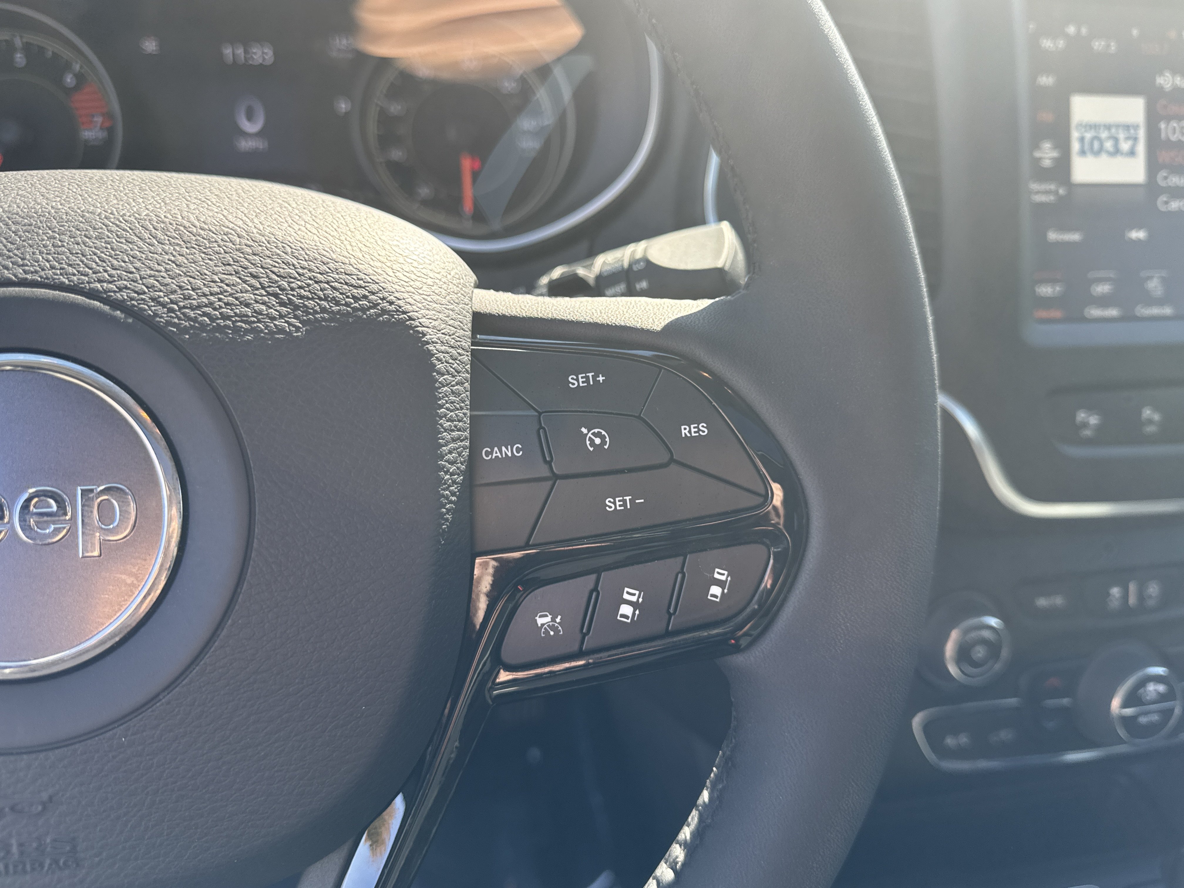 Used 2023 Jeep Cherokee Altitude Lux AWD/4WD image 20