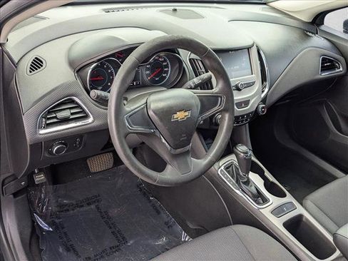 Used 2017 Chevrolet Cruze LS FWD image 10