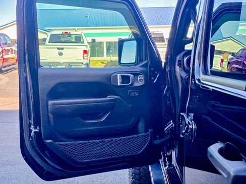 Used 2023 Jeep Gladiator Willys image 28
