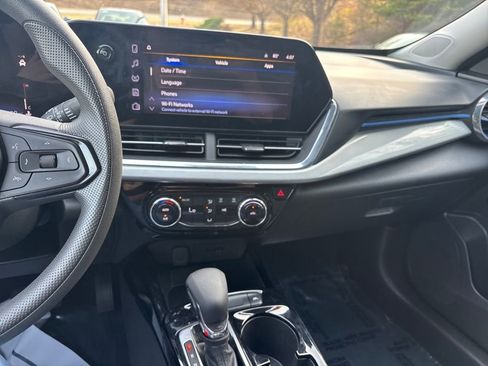 Used 2025 Chevrolet Trax LT image 14