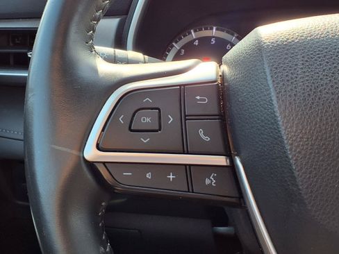 Used 2023 Toyota Highlander XLE FWD image 15