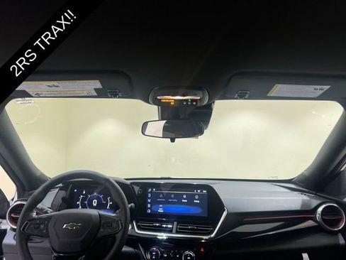 Certified 2025 Chevrolet Trax RS image 18