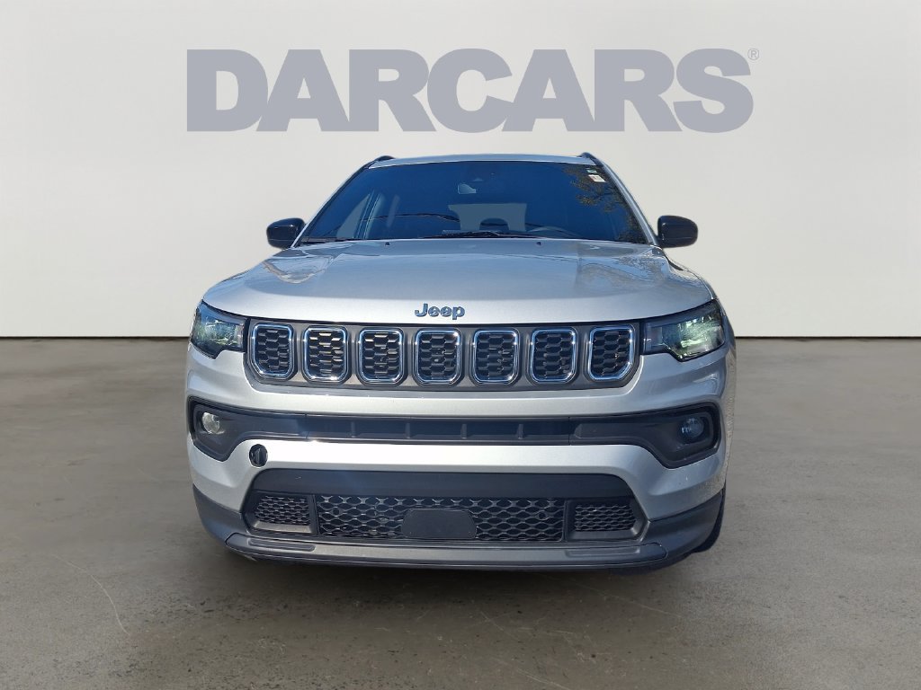 Used 2024 Jeep Compass Latitude AWD/4WD image 2
