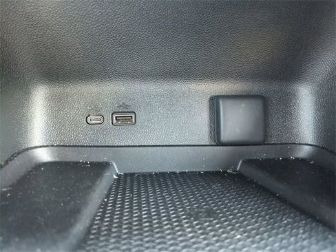 Used 2025 Chevrolet Traverse LT w/ Sun and Wheel Package image 28