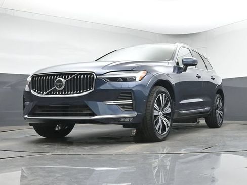 Used 2023 Volvo XC60 B5 Plus AWD/4WD image 35