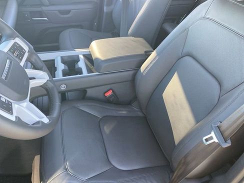 New 2025 Land Rover Defender 130 X-Dynamic SE AWD/4WD image 7