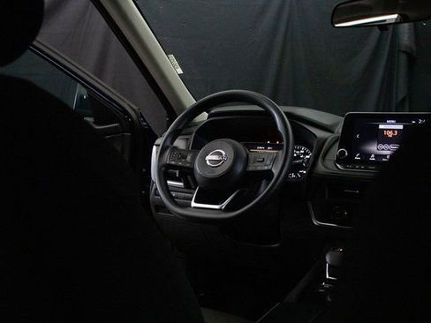 Used 2024 Nissan Rogue SV image 14