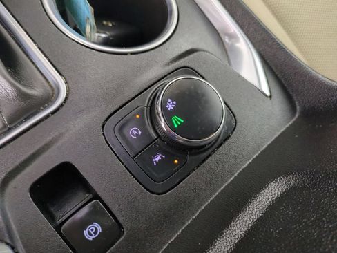 Used 2022 Chevrolet Traverse LS FWD image 28