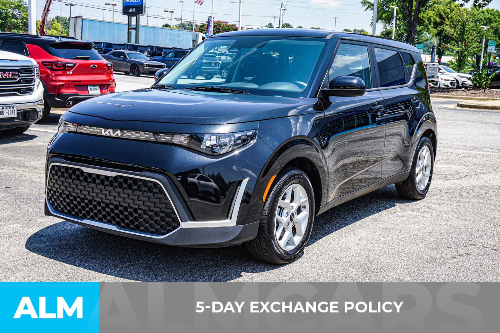 Used 2025 Kia Soul LX w/ LX Technology Package FWD image 4