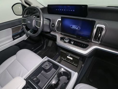 Used 2026 Ford Expedition Max Platinum w/ Platinum Ultimate Package AWD/4WD image 19