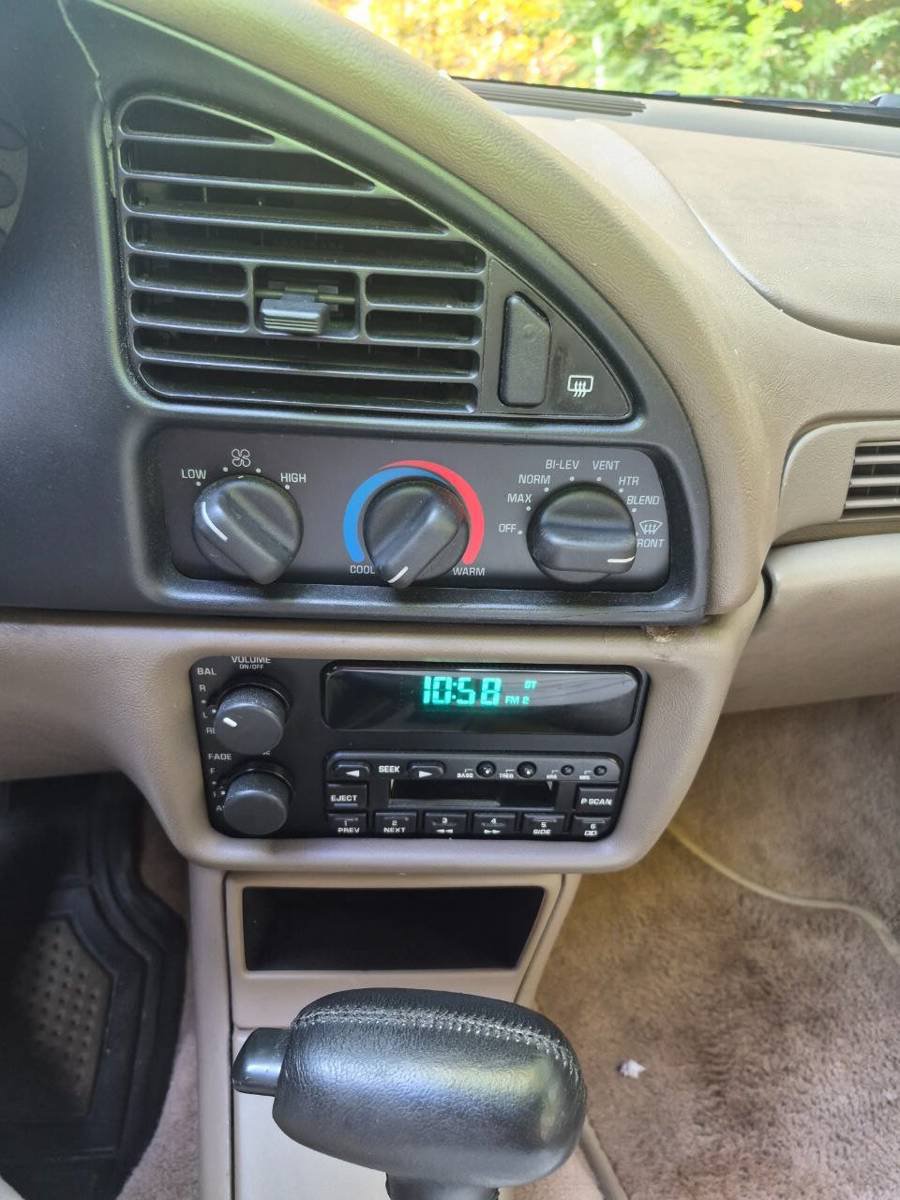 Used 1996 Buick Skylark Custom FWD image 12