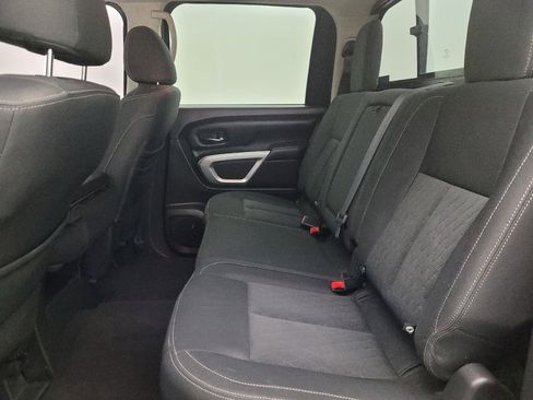 Used 2018 Nissan Titan SV image 18