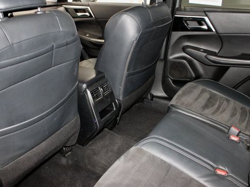 Used 2022 Mitsubishi Outlander SE image 22