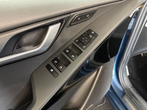 Used 2023 Kia Niro SX Touring FWD image 19