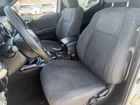 Used 2016 Toyota Tacoma TRD Off-Road w/ Premium & Technology Package image 21