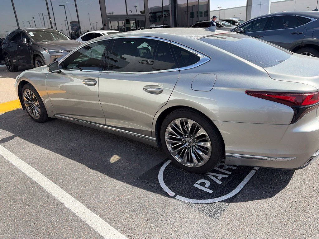 Used 2023 Lexus LS 500 w/ Accessory Package (Z1) RWD image 5