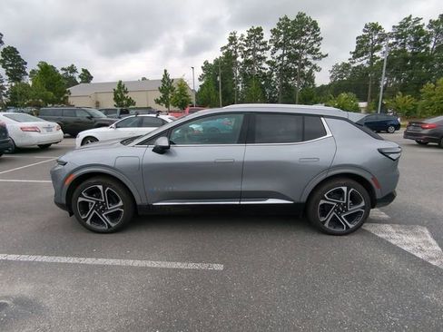 New 2025 Chevrolet Equinox EV LT image 8