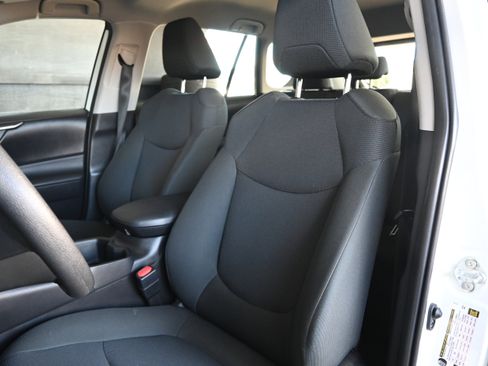 Used 2023 Toyota RAV4 LE image 29