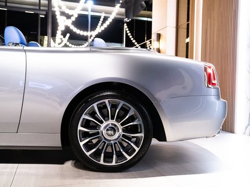 Used 2018 Rolls-Royce Dawn image 32