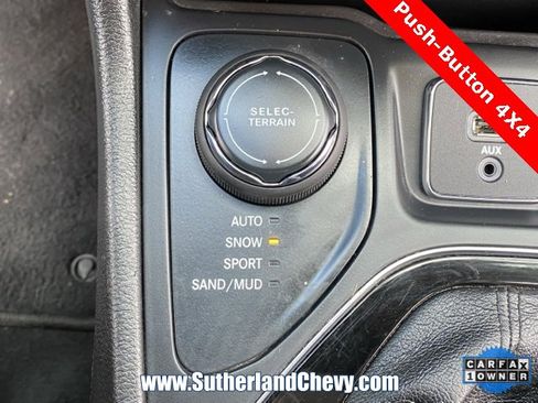 Used 2020 Jeep Cherokee Limited w/ Luxury Group image 32