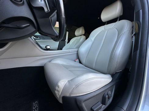 Used 2022 Genesis G70 2.0T image 5