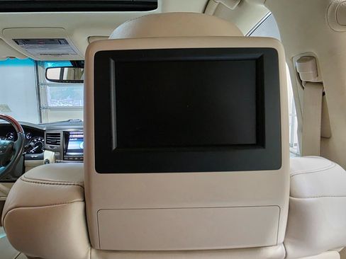Used 2013 Lexus LX 570 4WD w/ Luxury Pkg w/Pre-crash image 27