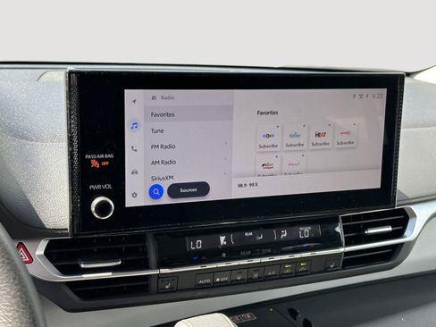 Certified 2025 Toyota Sienna XLE FWD image 11