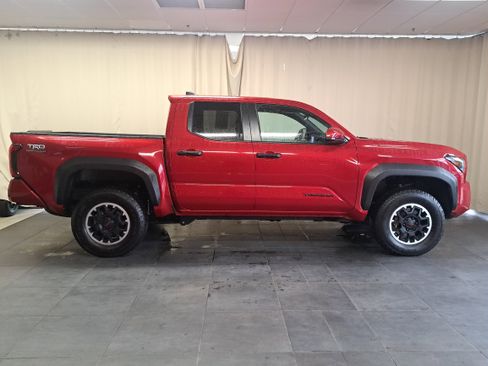 Used 2024 Toyota Tacoma TRD Off-Road image 5
