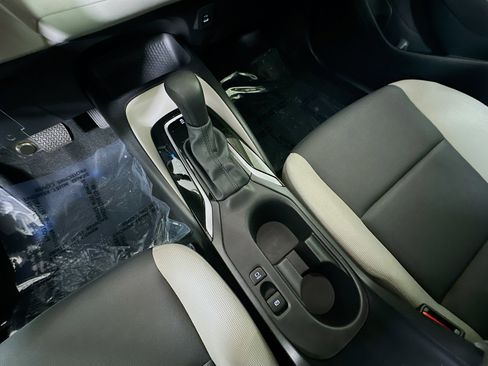 Used 2025 Toyota Corolla LE image 21