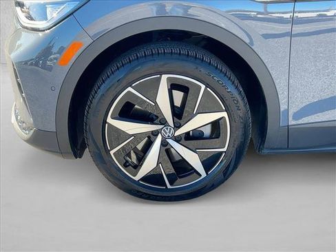 Used 2023 Volkswagen ID.4 Pro S Plus image 25