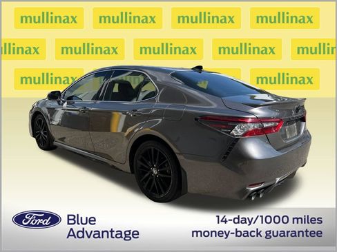 Used 2021 Toyota Camry XSE FWD image 3