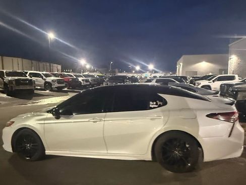 Used 2018 Toyota Camry XSE image 5