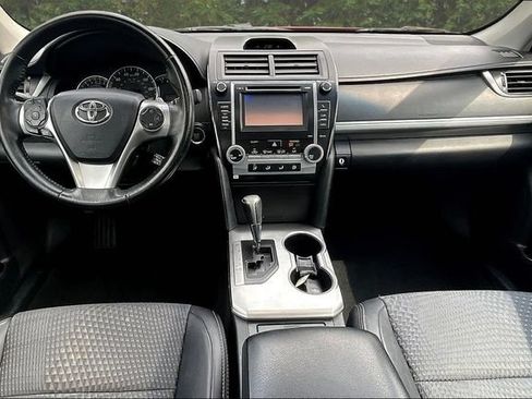 Used 2014 Toyota Camry SE w/ Moonroof Package FWD image 7