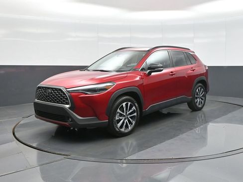 Certified 2025 Toyota Corolla Cross XLE AWD/4WD image 3