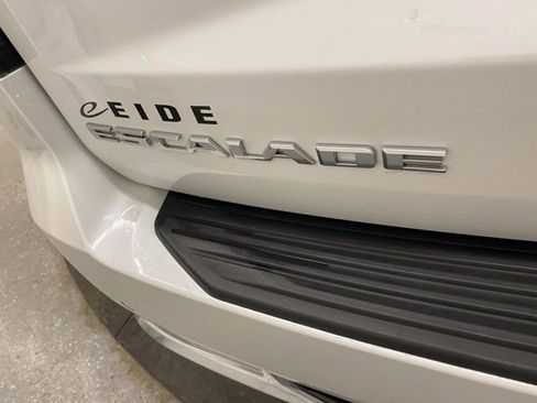 Used 2023 Cadillac Escalade ESV Premium Luxury Platinum image 31