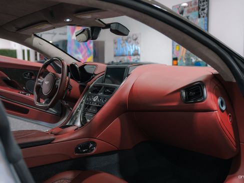 Used 2019 Aston Martin DBS Superleggera RWD image 2