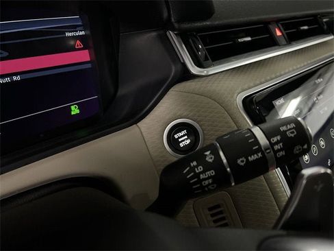Used 2020 Land Rover Range Rover Velar R-Dynamic S image 17