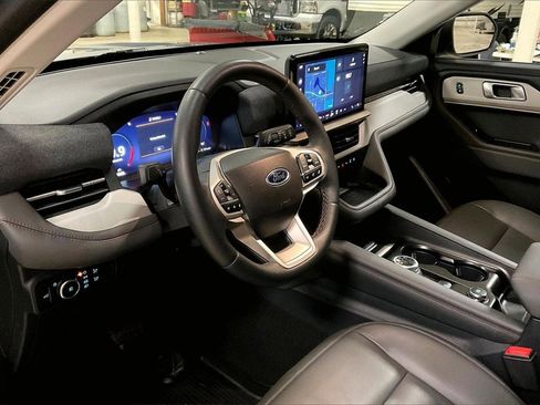 Certified 2025 Ford Explorer Active w/ Active Comfort Package image 13