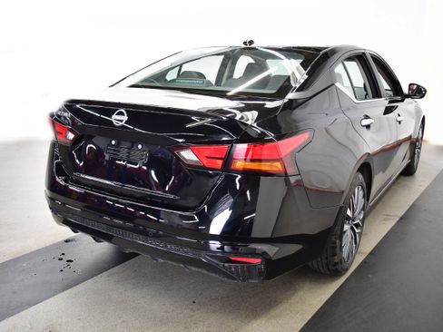 Used 2025 Nissan Altima 2.5 SV FWD image 7