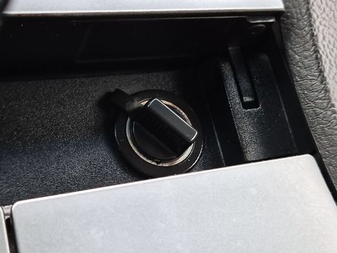 Used 2012 Ford Taurus Limited FWD image 31