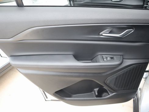 New 2025 Jeep Grand Cherokee L Altitude image 18