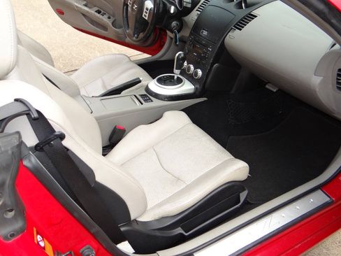 Used 2007 Nissan 350Z Touring RWD image 17