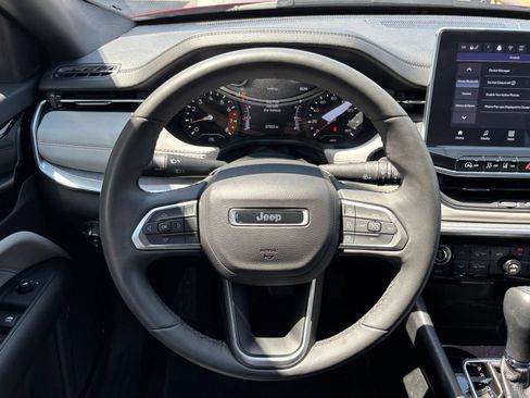 Used 2025 Jeep Compass Limited AWD/4WD image 29