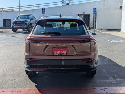 Used 2026 Toyota Crown Signia image 9