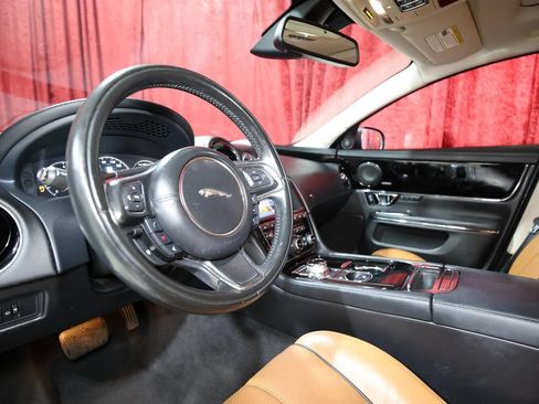 Used 2017 Jaguar XJ R-Sport AWD/4WD image 12
